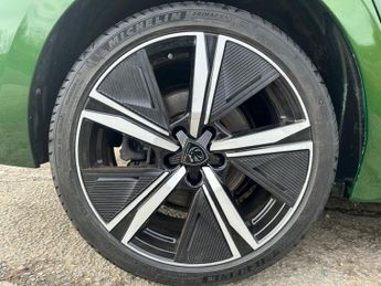 PEUGEOT 308 1.6 12.4kWh GT Hatchback 5dr Petrol Plug-in Hybrid e-EAT Euro 6 