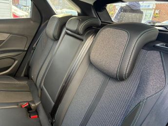 PEUGEOT 3008 1.5 BlueHDi Allure Premium + SUV 5dr Diesel Manual Euro 6 (s/s) 