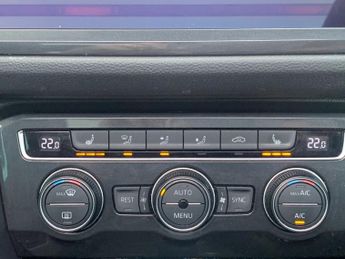 VOLKSWAGEN TIGUAN 2.0 TDI SEL SUV 5dr Diesel DSG 4Motion Euro 6 (s/s) (190 ps)