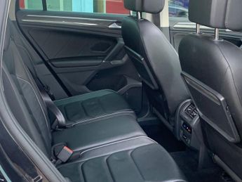VOLKSWAGEN TIGUAN 2.0 TDI SEL SUV 5dr Diesel DSG 4Motion Euro 6 (s/s) (190 ps)