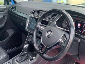 VOLKSWAGEN TIGUAN 2.0 TDI SEL SUV 5dr Diesel DSG 4Motion Euro 6 (s/s) (190 ps)