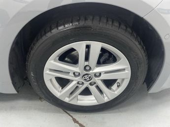 TOYOTA COROLLA 1.8 VVT-h GPF Icon Tech Touring Sports 5dr Petrol Hybrid CVT Eur