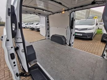 MERCEDES-BENZ VITO 2.1 114 CDI BlueTEC Panel Van 6dr Diesel Auto RWD L2 Euro 6 (136