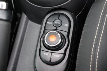 MINI CONVERTIBLE 1.5 COOPER SPORT