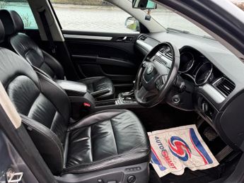 SKODA SUPERB 3.6 V6 Elegance Estate 5dr Petrol DSG 4WD Euro 5 (260 ps)