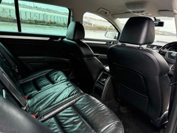 SKODA SUPERB 3.6 V6 Elegance Estate 5dr Petrol DSG 4WD Euro 5 (260 ps)