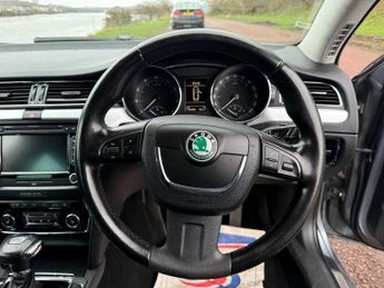 SKODA SUPERB 3.6 V6 Elegance Estate 5dr Petrol DSG 4WD Euro 5 (260 ps)