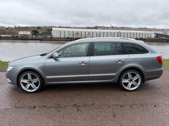 SKODA SUPERB 3.6 V6 Elegance Estate 5dr Petrol DSG 4WD Euro 5 (260 ps)