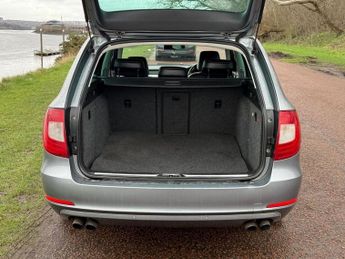 SKODA SUPERB 3.6 V6 Elegance Estate 5dr Petrol DSG 4WD Euro 5 (260 ps)