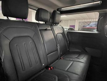 LAND ROVER DEFENDER 3.0 D250 MHEV SE SUV 3dr Diesel Auto 4WD Euro 6 (s/s) (250 ps)