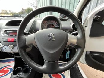 PEUGEOT 107 1.0 12V Allure Hatchback 5dr Petrol 2 Tronic Euro 5 (68 ps)