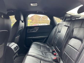 JAGUAR XF 2.0d R-Sport Saloon 4dr Diesel Auto Euro 6 (s/s) (163 ps)