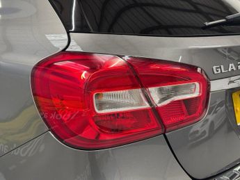 MERCEDES-BENZ 180 2.1 GLA220d AMG Line SUV 5 Door Diesel Automatic Grey 7G-DCT 4MA