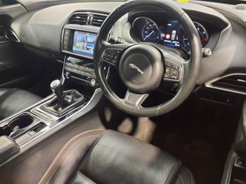 JAGUAR XE 2.0d Prestige Saloon 4dr Diesel Manual Euro 6 (s/s) (163 ps)