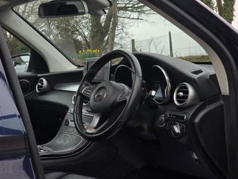 MERCEDES-BENZ GLC 2.1 GLC220d Sport (Premium) SUV 5dr Diesel G-Tronic 4MATIC Euro 