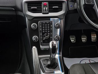 VOLVO V40 1.6 D2 R-Design Nav Hatchback 5dr Diesel Manual Euro 5 (s/s) (11