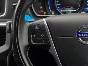 VOLVO V40 1.6 D2 R-Design Nav Hatchback 5dr Diesel Manual Euro 5 (s/s) (11