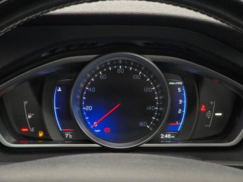 VOLVO V40 1.6 D2 R-Design Nav Hatchback 5dr Diesel Manual Euro 5 (s/s) (11