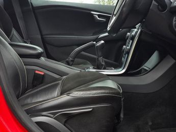 VOLVO V40 1.6 D2 R-Design Nav Hatchback 5dr Diesel Manual Euro 5 (s/s) (11