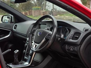 VOLVO V40 1.6 D2 R-Design Nav Hatchback 5dr Diesel Manual Euro 5 (s/s) (11
