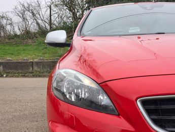 VOLVO V40 1.6 D2 R-Design Nav Hatchback 5dr Diesel Manual Euro 5 (s/s) (11