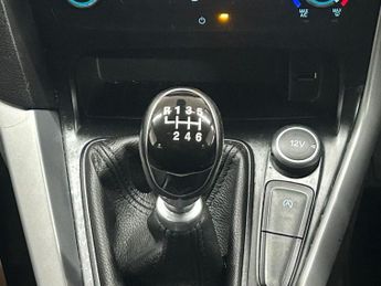 FORD FOCUS 1.0T EcoBoost Zetec Hatchback 5dr Petrol Manual Euro 6 (s/s) (12