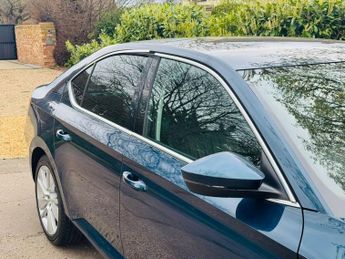 SKODA SUPERB 2.0 TDI SE L Executive Hatchback 5dr Diesel DSG Auto 6Spd Euro 6