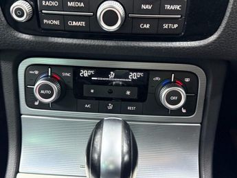 VOLKSWAGEN TOUAREG 3.0 TDI V6 BlueMotion Tech R-Line SUV 5dr Diesel Tiptronic 4WD E