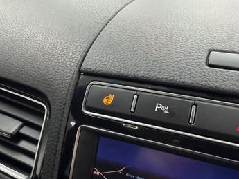 VOLKSWAGEN TOUAREG 3.0 TDI V6 BlueMotion Tech R-Line SUV 5dr Diesel Tiptronic 4WD E