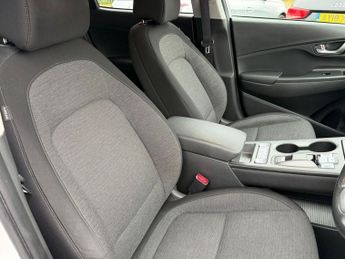 HYUNDAI KONA 64kWh Premium SUV 5dr Electric Auto (10.5kW Charger) (204 ps)
