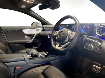 MERCEDES-BENZ CLA 1.3 CLA250e 15.6kWh AMG Line (Premium) Coupe 4dr Petrol Plug-in 