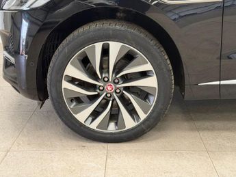 JAGUAR F-PACE 2.0 D200 MHEV HSE SUV 5dr Diesel Auto AWD Euro 6 (s/s) (204 ps)