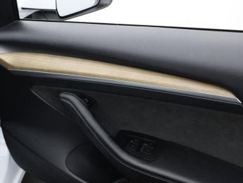 TESLA Model 3 Saloon 4dr Electric Auto RWD (241 bhp)