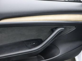 TESLA Model 3 Saloon 4dr Electric Auto RWD (241 bhp)