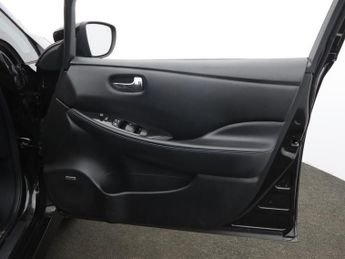 NISSAN LEAF 39kWh Tekna Hatchback 5dr Electric Auto (150 ps)
