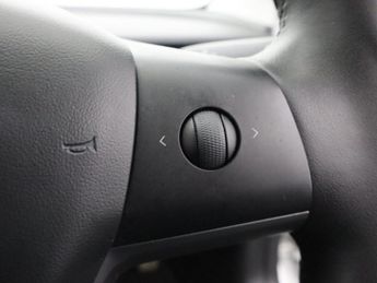 TESLA Model 3 Standard Range Plus Saloon 4dr Electric Auto RWD (241 bhp)