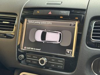 VOLKSWAGEN TOUAREG 3.0 V6 R-LINE TDI BLUEMOTION TECHNOLOGY 5d 242 BHP