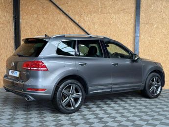 VOLKSWAGEN TOUAREG 3.0 V6 R-LINE TDI BLUEMOTION TECHNOLOGY 5d 242 BHP