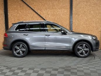 VOLKSWAGEN TOUAREG 3.0 V6 R-LINE TDI BLUEMOTION TECHNOLOGY 5d 242 BHP