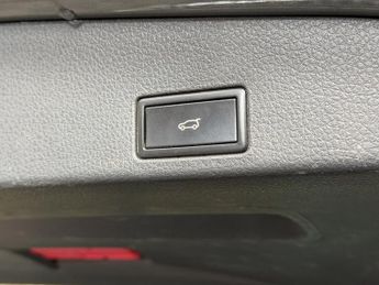 VOLKSWAGEN TOUAREG 3.0 V6 R-LINE TDI BLUEMOTION TECHNOLOGY 5d 242 BHP