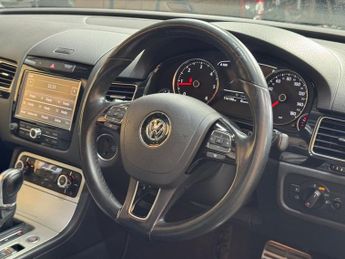 VOLKSWAGEN TOUAREG 3.0 V6 R-LINE TDI BLUEMOTION TECHNOLOGY 5d 242 BHP