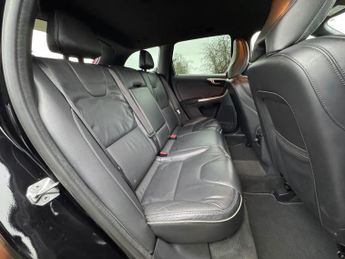 VOLVO XC60 2.4 D4 R-Design Lux Nav SUV 5dr Diesel Auto AWD Euro 6 (s/s) (19