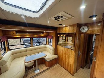 RENAULT PREMIUM OAKLEY HORSEBOX 7 HORSE SLIDEOUT