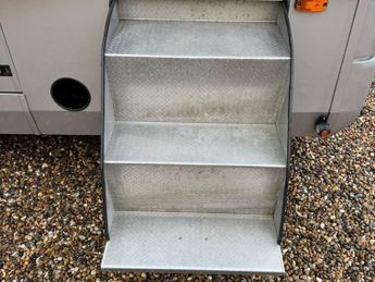 RENAULT PREMIUM OAKLEY HORSEBOX 7 HORSE SLIDEOUT