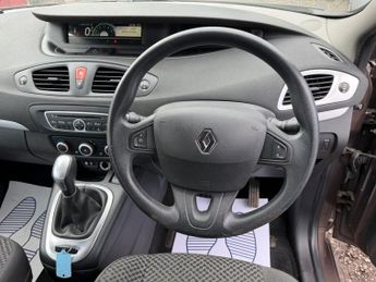 RENAULT GRAND SCENIC 1.5 dCi Expression MPV 5dr Diesel EDC Euro 5 (110 ps)