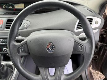 RENAULT GRAND SCENIC 1.5 dCi Expression MPV 5dr Diesel EDC Euro 5 (110 ps)