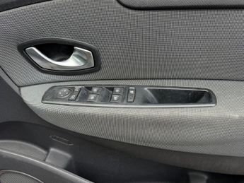 RENAULT GRAND SCENIC 1.5 dCi Expression MPV 5dr Diesel EDC Euro 5 (110 ps)