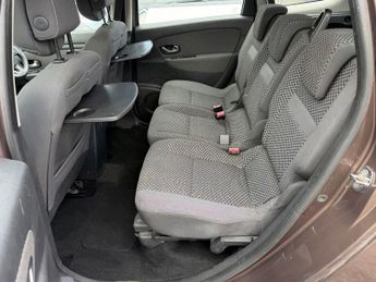 RENAULT GRAND SCENIC 1.5 dCi Expression MPV 5dr Diesel EDC Euro 5 (110 ps)