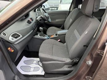 RENAULT GRAND SCENIC 1.5 dCi Expression MPV 5dr Diesel EDC Euro 5 (110 ps)