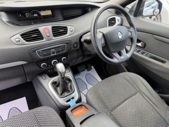 RENAULT GRAND SCENIC 1.5 dCi Expression MPV 5dr Diesel EDC Euro 5 (110 ps)
